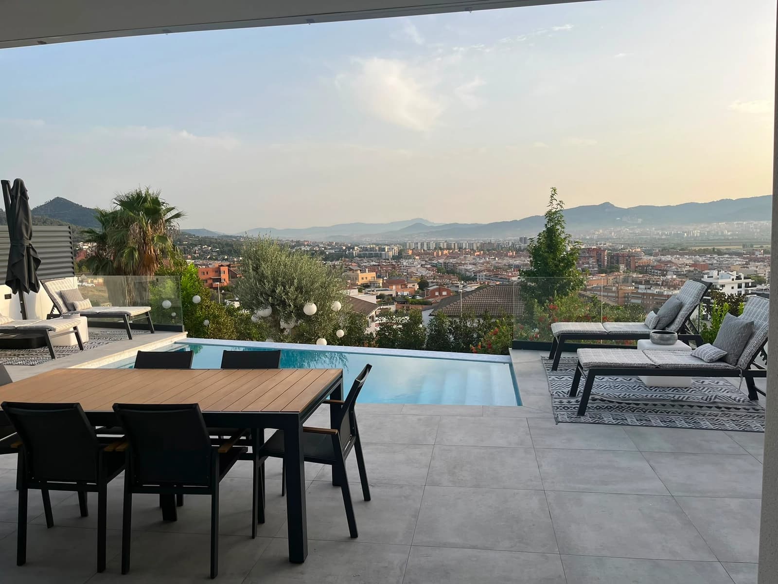 Space House with a Pool and Spectacular Views - 4