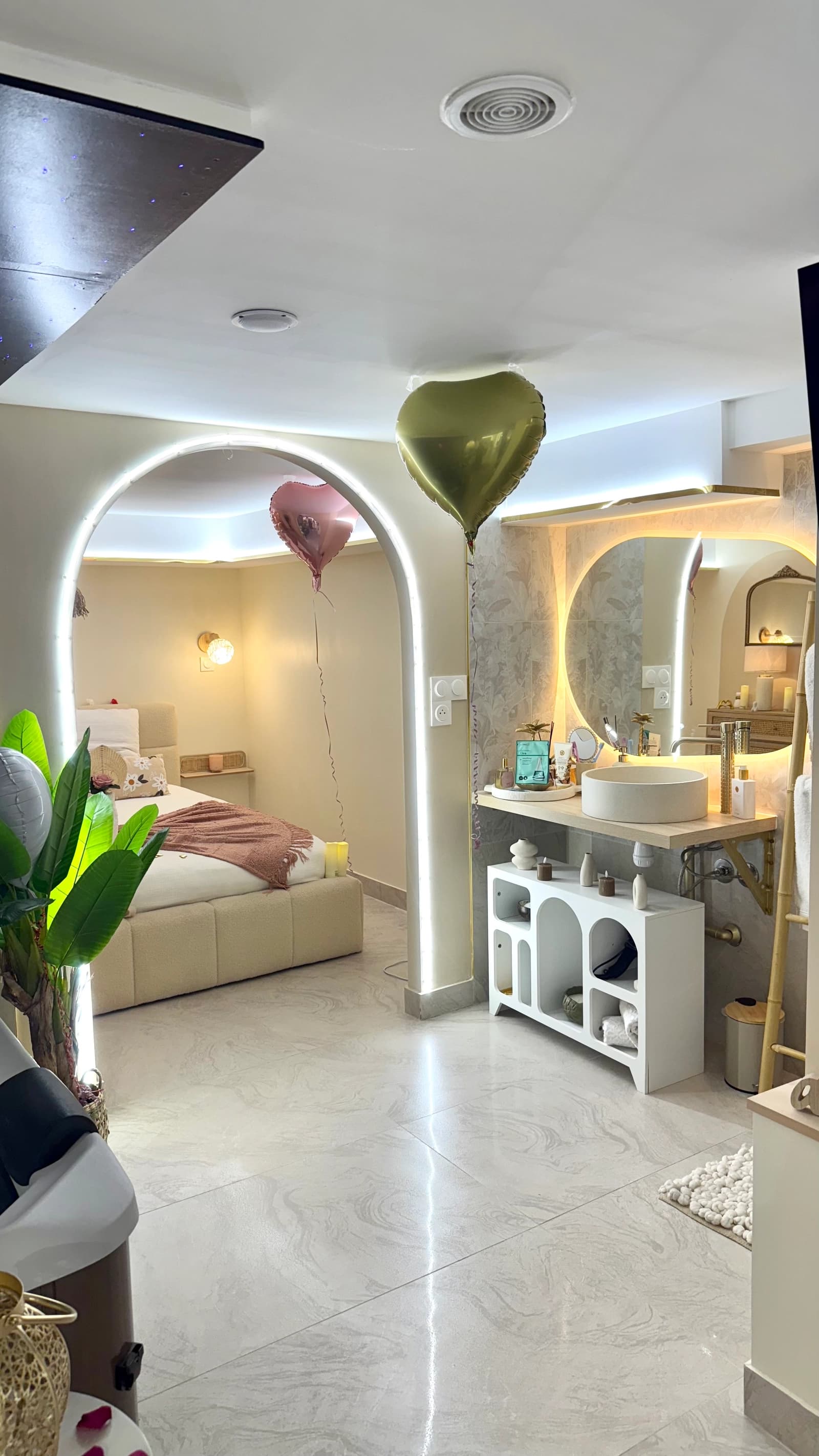 Space Cocooning Retreat and Jacuzzi - 0