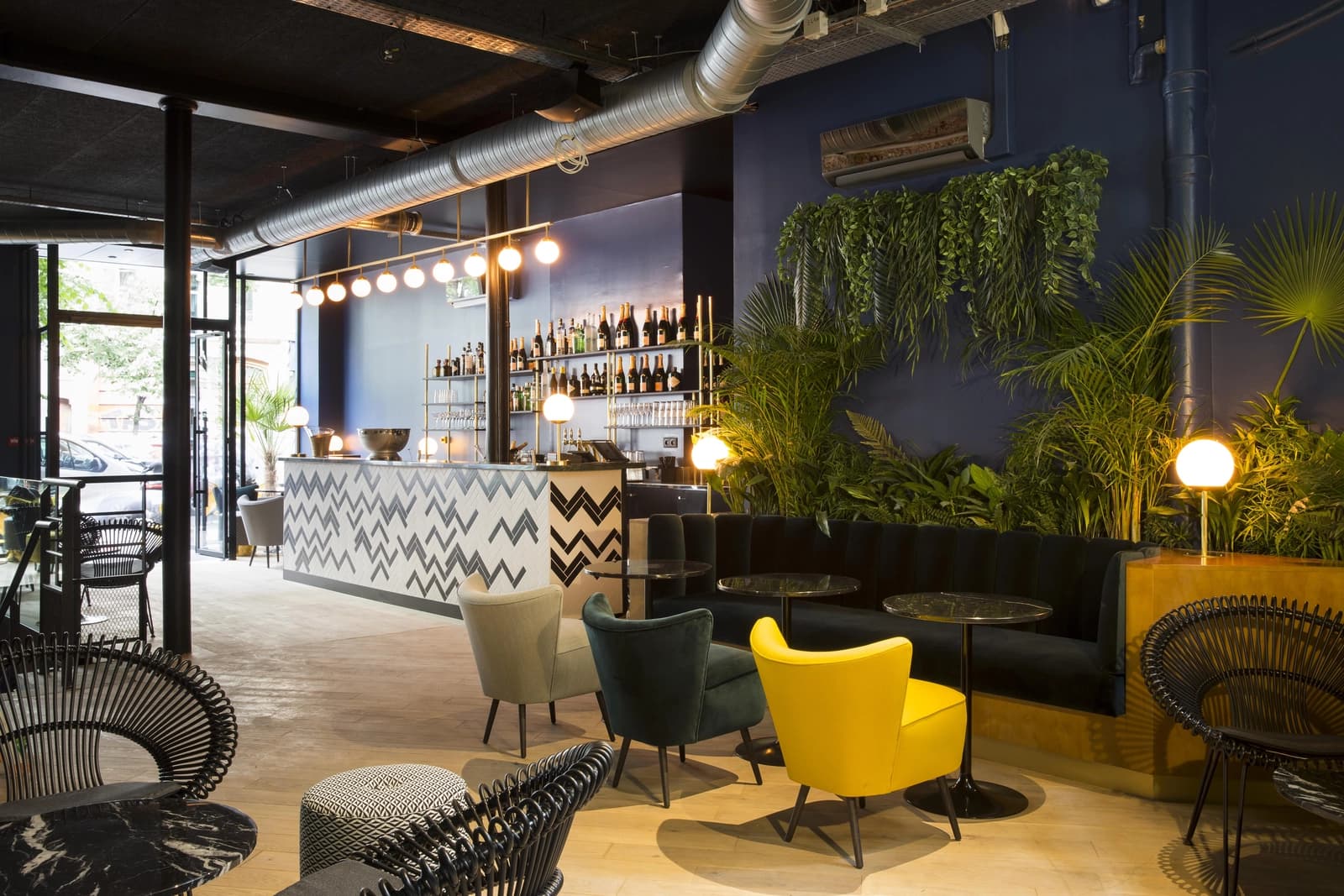 Espace Bar à cocktails et salles privées premium de karaoké - 4