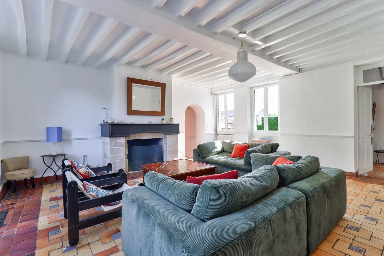 Space Large country house for shoots (20 people, 1 hour from Paris) - 0