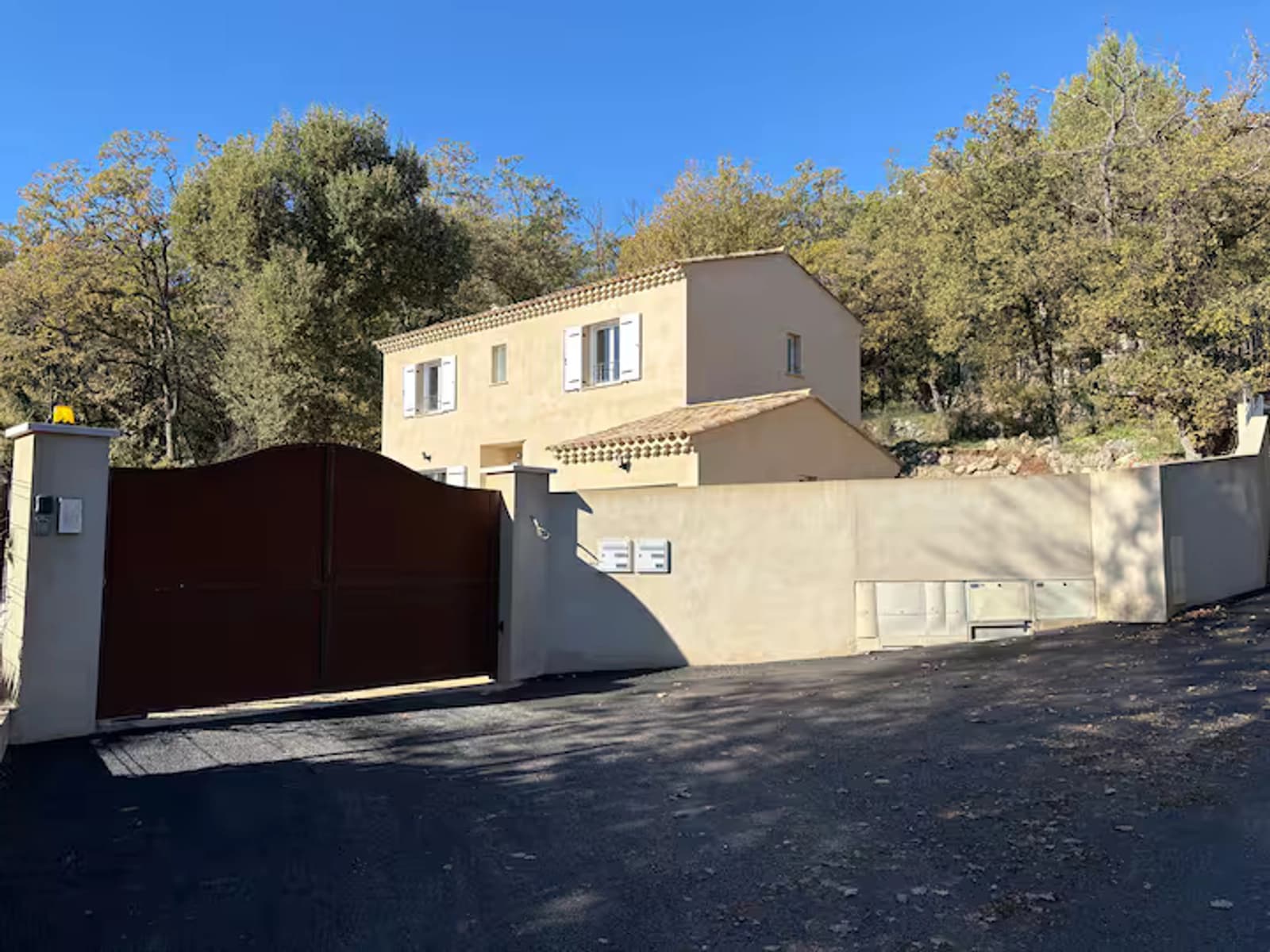 Espace Maison avec piscine avec forêt et jardin verdoyant - 4